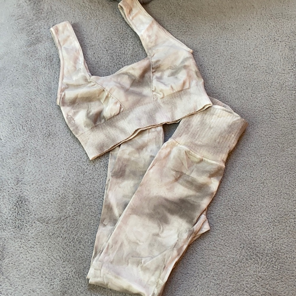 🌺good karma tye dye legging set w/square neck